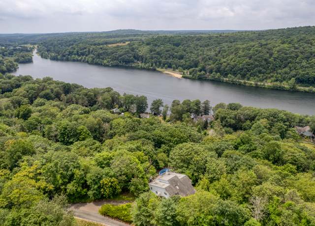 Property at 603 Lake Dr, Guilford, CT 06437, 4 beds, 3 baths