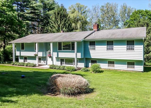 Property at 8 Prospect Ct, Brookfield, CT 06804, 4 beds, 2.5 baths