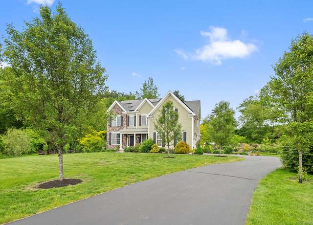 Property at 100 Pembroke Ter, Glastonbury, CT 06033, 5 beds, 2.5 baths