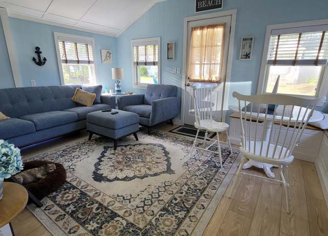Property at 7 Third St, Madison, CT 06443, 1 bed, 1 bath
