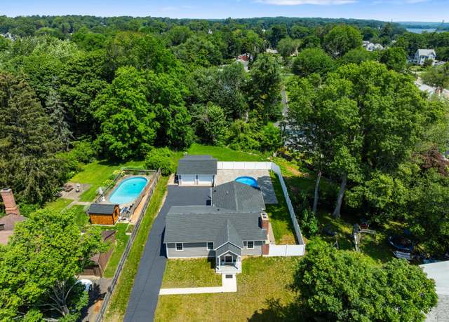 Property at 450 Wakelee Ave, Stratford, CT 06614, 3 beds, 3 baths