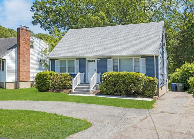 Property at 1655 Old Town Rd, Bridgeport, CT 06606, 4 beds, 1 bath