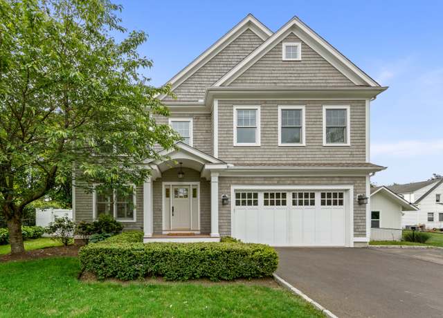 Property at 32 Middlebrook Dr, Fairfield, CT 06824, 6 beds, 5.5 baths
