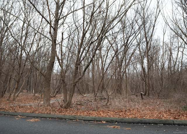 Property at 30 Benjamin St, Norwich, CT 06360