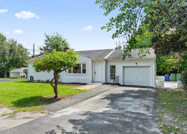 Property at 24 Holiday Hl, Waterbury, CT 06704, 3 beds, 1 bath