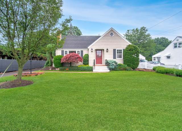 Property at 3 Fairview Hts, Cromwell, CT 06416, 3 beds, 2 baths