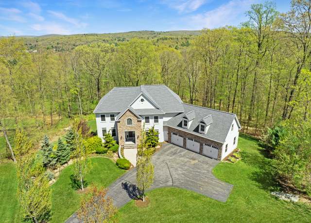 Property at 235 Country Ln, Glastonbury, CT 06073, 4 beds, 3.5 baths
