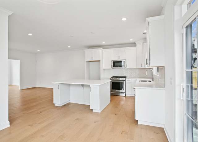 Property at 1 E Cross Trl #1, Danbury, CT 06810, 3 beds, 2.5 baths