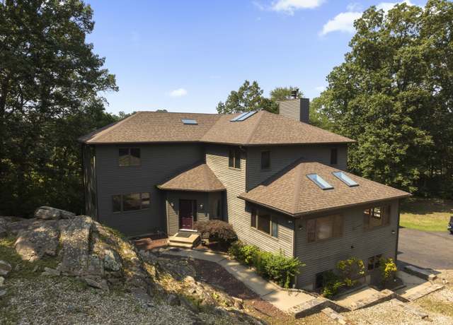 Property at 18 Spice Bush Ln, Branford, CT 06405, 3 beds, 2.5 baths