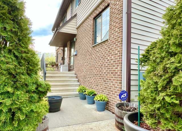 Property at 202 Soundview Ave #26, Stamford, CT 06902, 2 beds, 2.5 baths