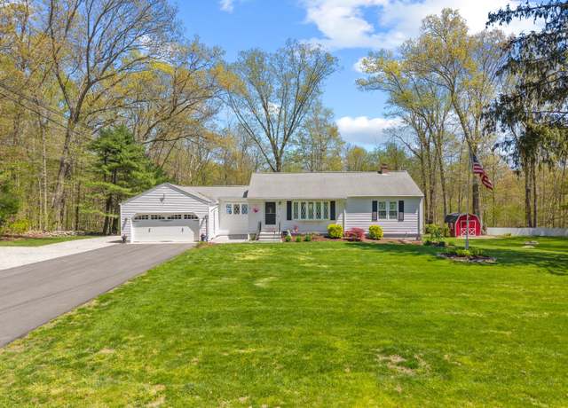 Property at 8 Dean Rd, East Lyme, CT 06333, 3 beds, 2 baths