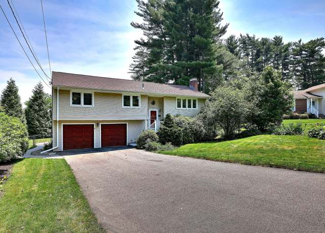 Property at 17 Farmstead Ln, West Hartford, CT 06117, 3 beds, 2.5 baths