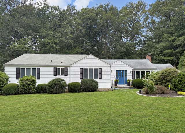 Property at 96 Moravia Rd, Avon, CT 06001, 3 beds, 2.5 baths