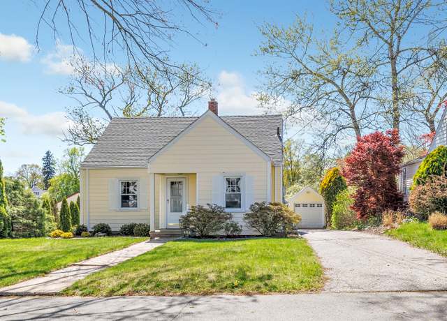 Property at 135 Raven Ter, Stratford, CT 06614, 3 beds, 1 bath