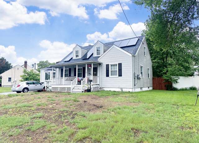 Property at 29 Hooker Rd, Bridgeport, CT 06610, 3 beds, 2.5 baths