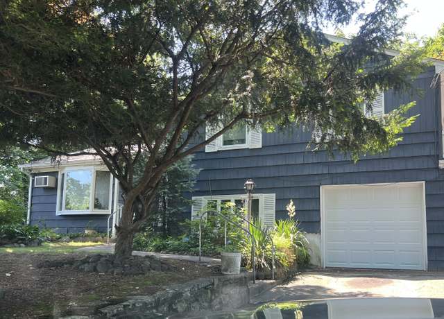Property at 293 Barryscott Dr, Fairfield, CT 06825, 3 beds, 1.5 baths