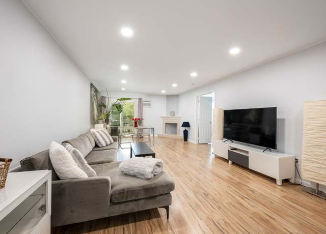 Property at 55 Mill Plain Rd Unit 32-6, Danbury, CT 06811, 2 beds, 2 baths