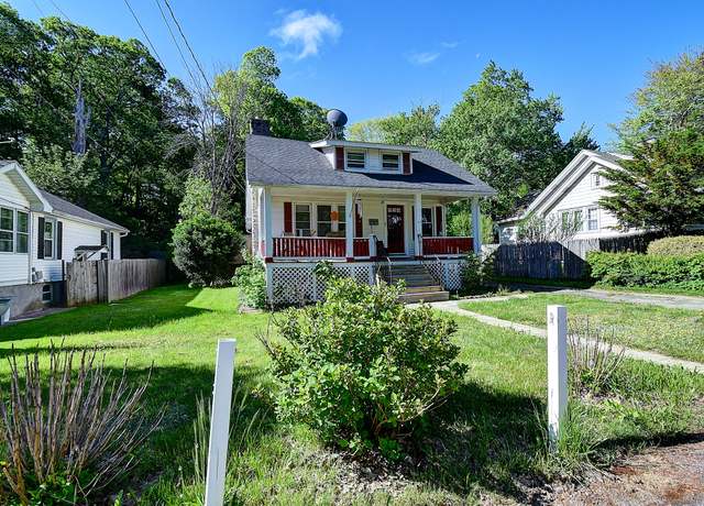 Property at 49 Delaware Ave, Waterbury, CT 06708, 3 beds, 1.5 baths