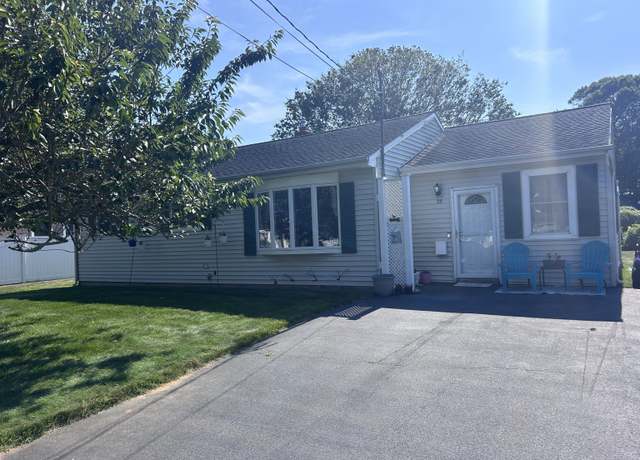 Property at 33 Fenwood Rd, Old Saybrook, CT 06475, 2 beds, 2 baths