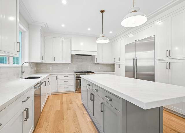 Property at 28 Pin Oak Ct, Westport, CT 06880, 6 beds, 6.5 baths
