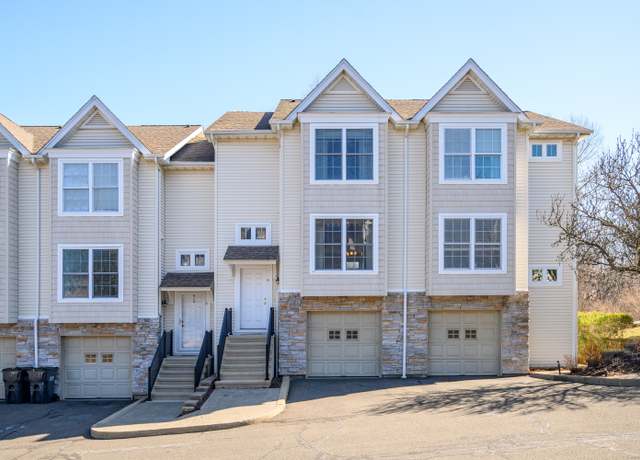 Property at 32 Crows Nest Ln #14, Danbury, CT 06810, 2 beds, 3.5 baths