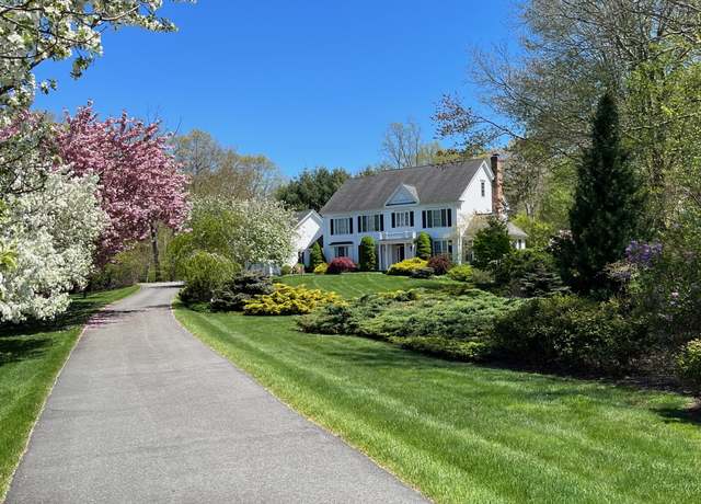Property at 36 Manzoni Farm Dr, Madison, CT 06443, 4 beds, 3.5 baths