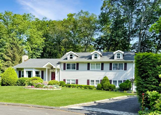 Property at 1 Robinson Dr, Stamford, CT 06905, 4 beds, 2.5 baths
