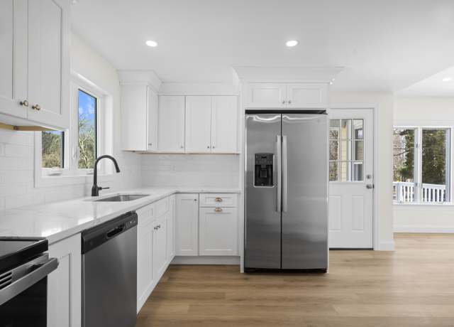 Property at 45 Old Colchester Rd, Waterford, CT 06375, 3 beds, 2 baths