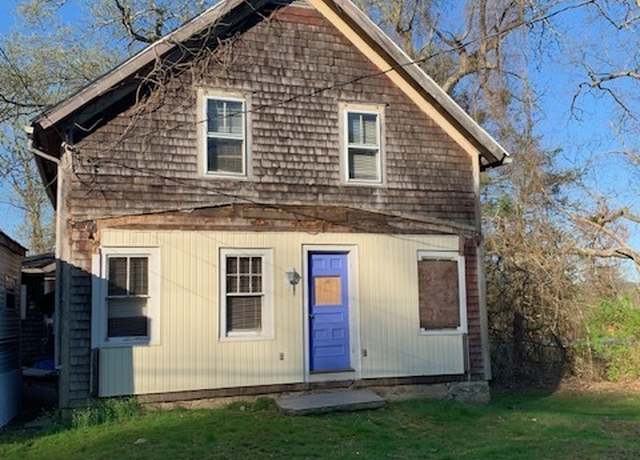 Property at 193 E Franklin St, Killingly, CT 06239, 4 beds, 1.5 baths