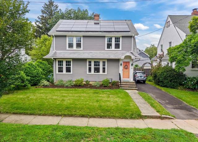 Property at 86 Bedford Ave, Hamden, CT 06517, 4 beds, 1.5 baths