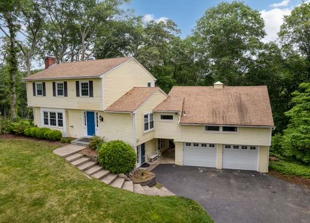 Property at 19 W Hills Rd, Essex, CT 06442, 3 beds, 2.5 baths