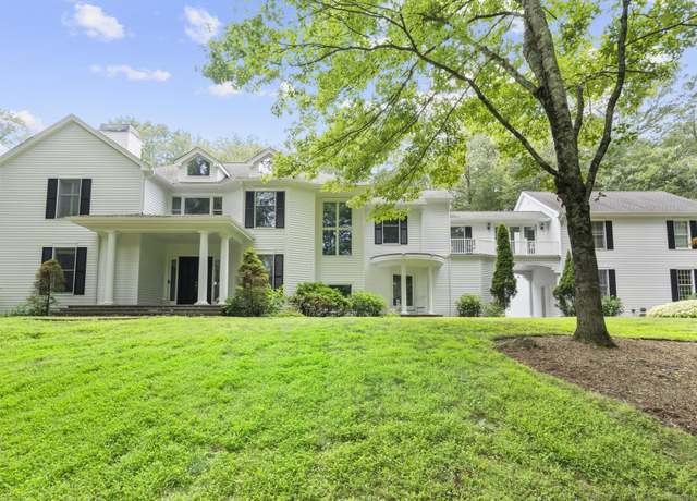 Property at 101 Brambley Hedge Cir, Fairfield, CT 06824, 5 beds, 5 baths