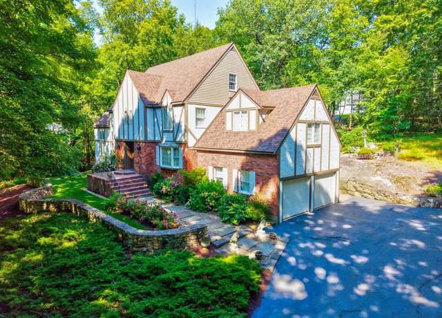 Property at 67 Forest Hills Dr, Farmington, CT 06032, 4 beds, 3.5 baths