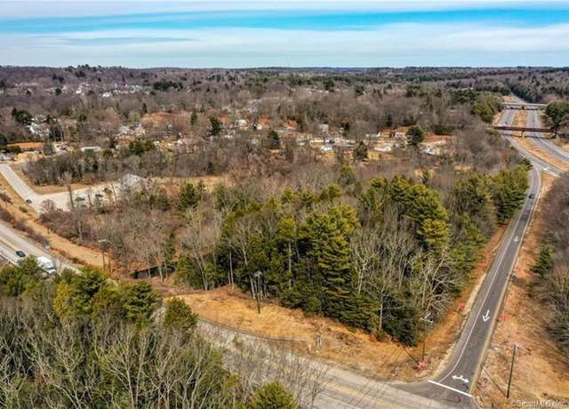 Property at 9 Kennedy Dr, Putnam, CT 06260