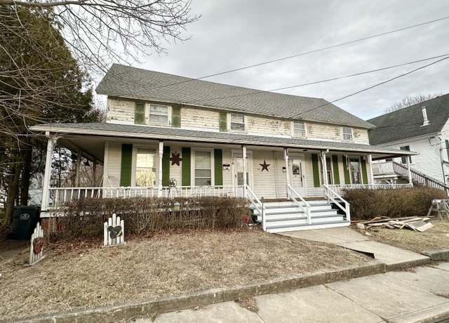 Property at 17 Palmer Ave, Griswold, CT 06351, 9 beds, 5 baths