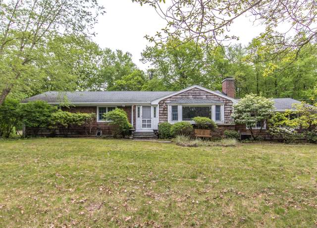 Property at 95 Vista Rd, Wilton, CT 06897, 4 beds, 2 baths