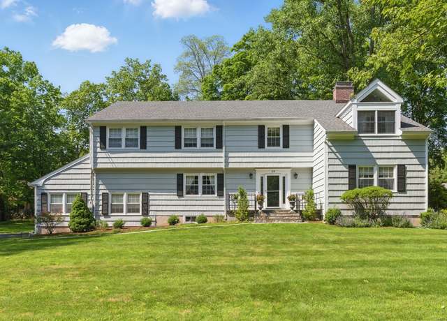 Property at 20 Winding Brook Ln, Stamford, CT 06902, 4 beds, 2.5 baths