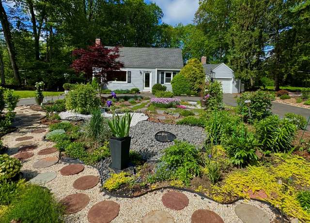 Property at 1 Russell Ln, Simsbury, CT 06070, 3 beds, 2.5 baths
