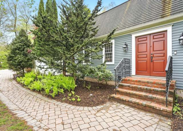 Property at 200 Candlelight Dr, Glastonbury, CT 06033, 3 beds, 2.5 baths