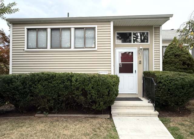 Property at 92 Shepards Knoll Dr #92, Hamden, CT 06514, 2 beds, 1.5 baths