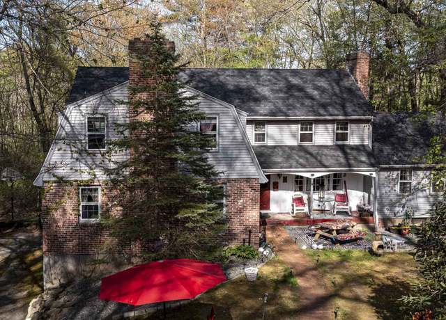 Property at 30 Parkwood Dr, Windsor, CT 06095, 6 beds, 3 baths