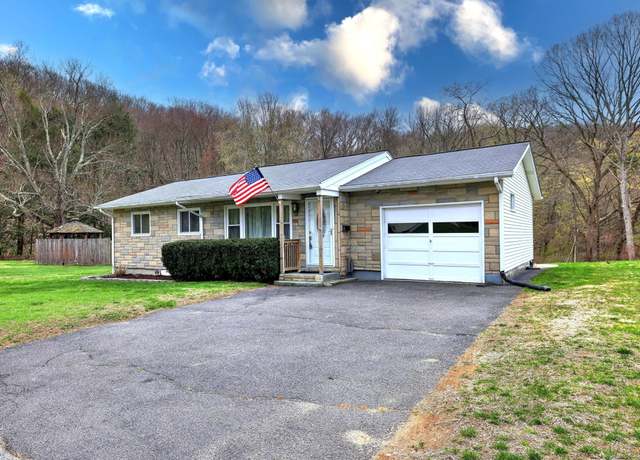 Property at 45 Summerfield St, Beacon Falls, CT 06770, 3 beds, 1 bath