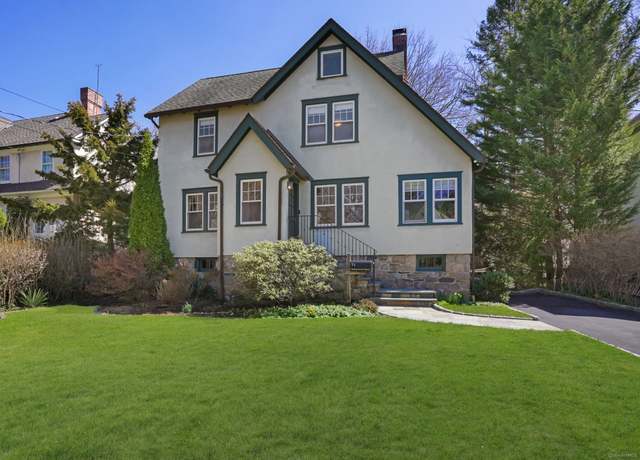 Property at 71 Valleywood Rd, Greenwich, CT 06807, 4 beds, 3.5 baths