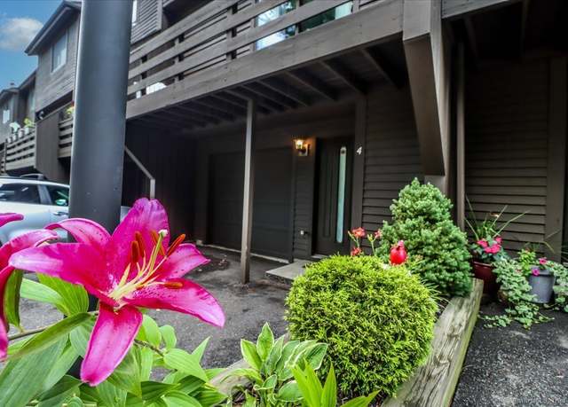 Property at 157 Shelter Rock Rd #4, Danbury, CT 06810, 2 beds, 1.5 baths