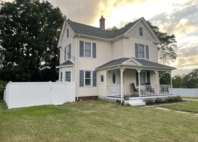 Property at 118 Glenwood St, Manchester, CT 06040, 3 beds, 1 bath