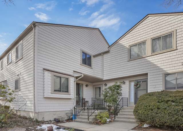 Property at 111 Fiddler Green Rd Unit B, Stratford, CT 06614, 2 beds, 2.5 baths