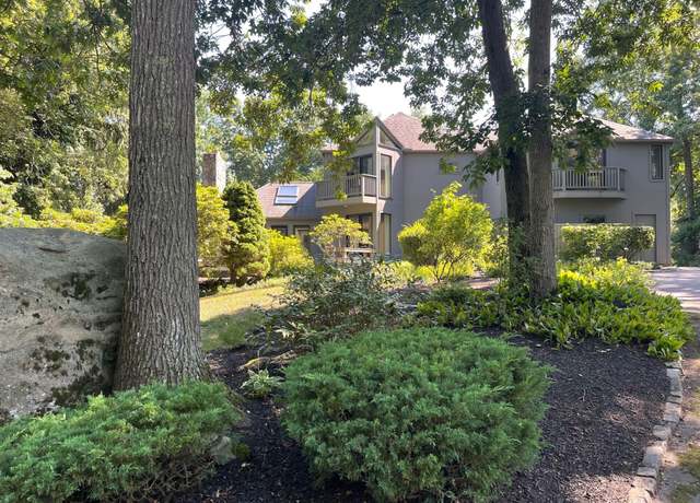 Property at 19 Money Point Rd, Stonington, CT 06355, 4 beds, 4 baths