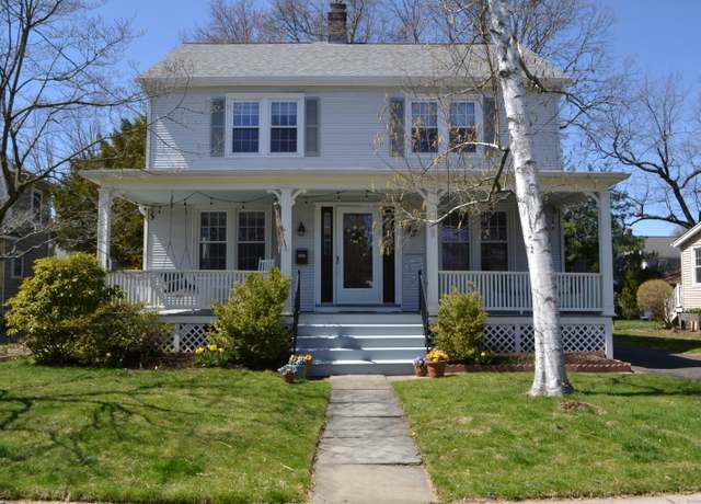 Property at 55 Arundel Ave, West Hartford, CT 06107, 4 beds, 2.5 baths