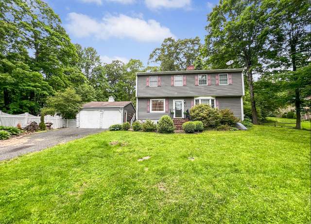 Property at 28 Blakeman Dr, Monroe, CT 06468, 3 beds, 2.5 baths