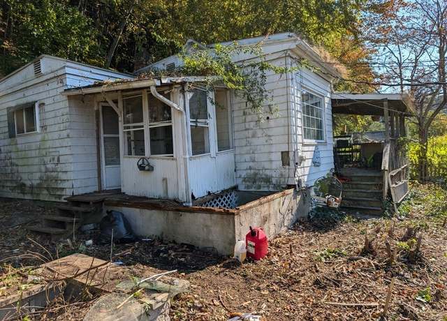 Property at 256 Roosevelt Dr, Seymour, CT 06483, 3 beds, 1 bath